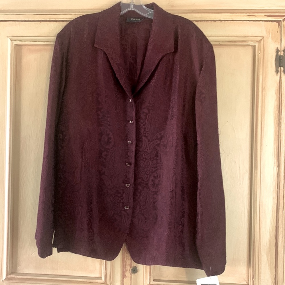 NEW with TAGS Dana Buchman blazer size 24. Color Palazzo (merlot).